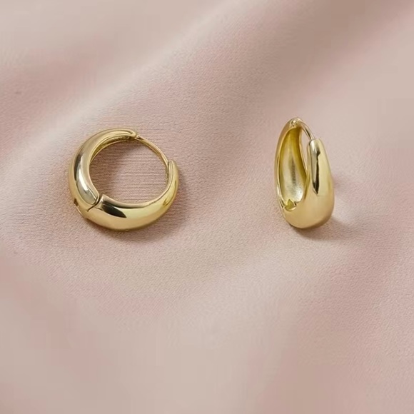New Luxury 18k Gold Plated Small Hoop Earrings - Picture 5 of 7